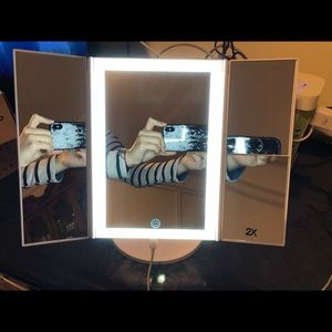 MakeUp Mirror with Mag and LED